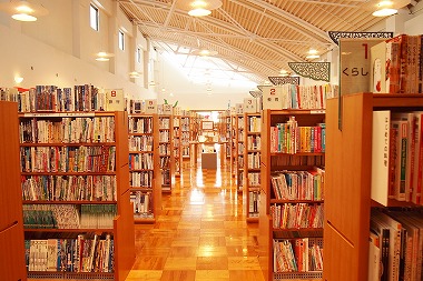 愛知川図書館一般書コーナー